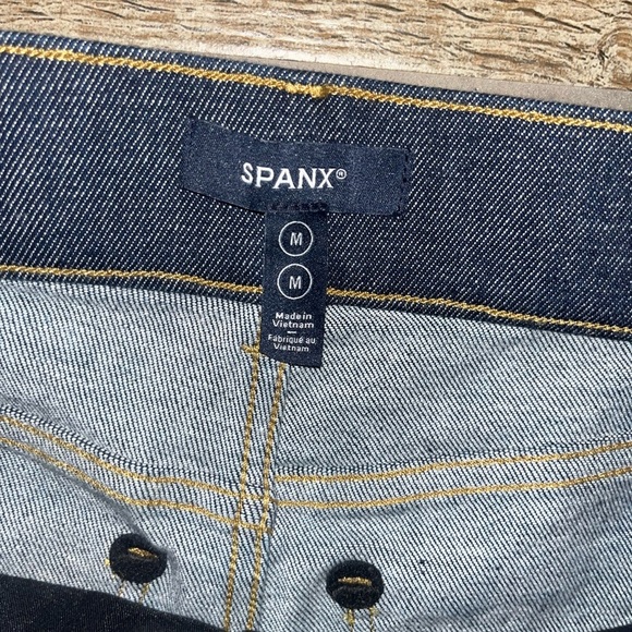 SPANXshape women’s EveryWear Flare Jeans - Picture 5 of 6